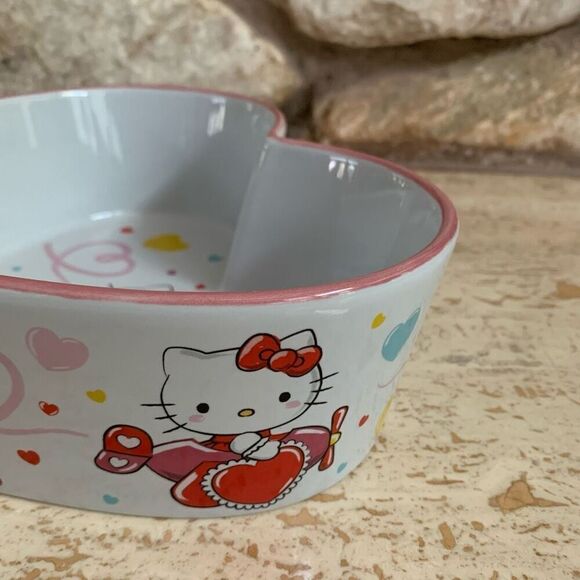 NWOT Hello Kitty heart shaped Baking dish - Picture 6 of 11